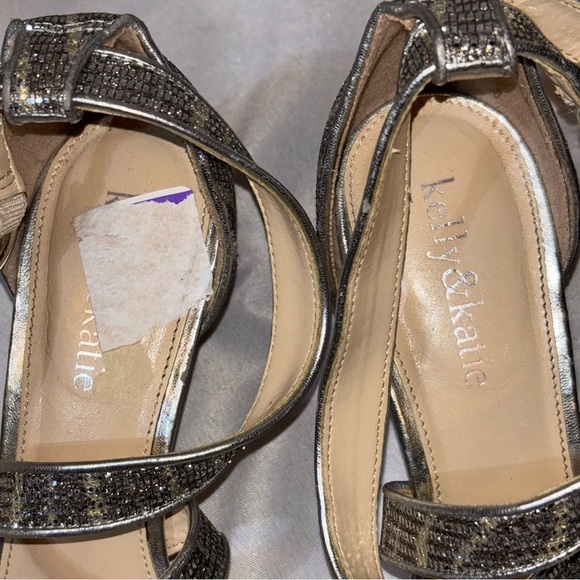 2/$30 Kelly & Katie Women’s Metallic Silver & Gold Strappy Sandals Size 6.5 - Picture 8 of 8